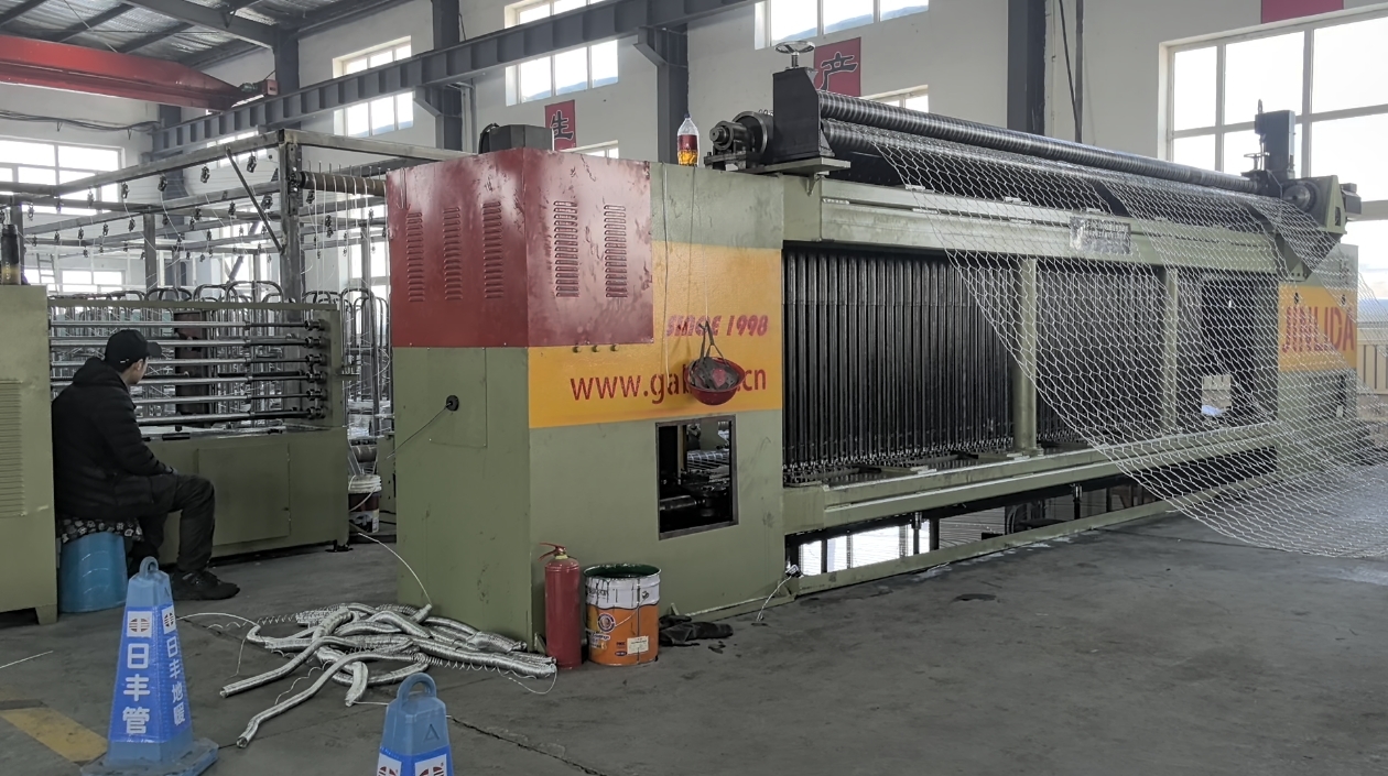 Derniers blogs de l'entreprise sur Pourquoi les clients étrangers continuent de choisir les usines chinoises pour les équipements de gabions