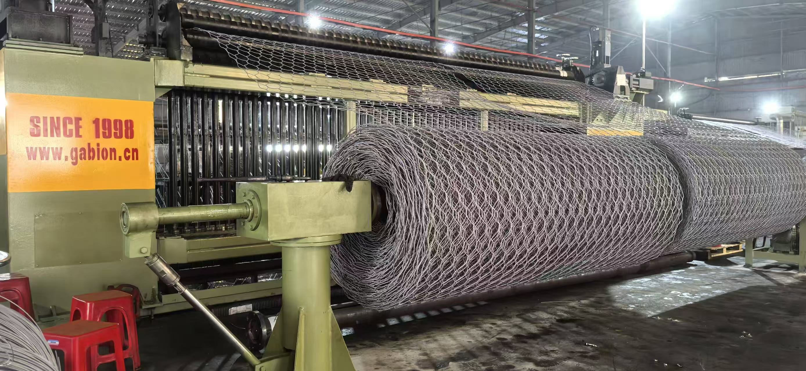 Derniers blogs de l'entreprise sur From “Hand-Weaving” to CNC Precision: How Gabion Mesh Production Achieves a Qualitative Leap