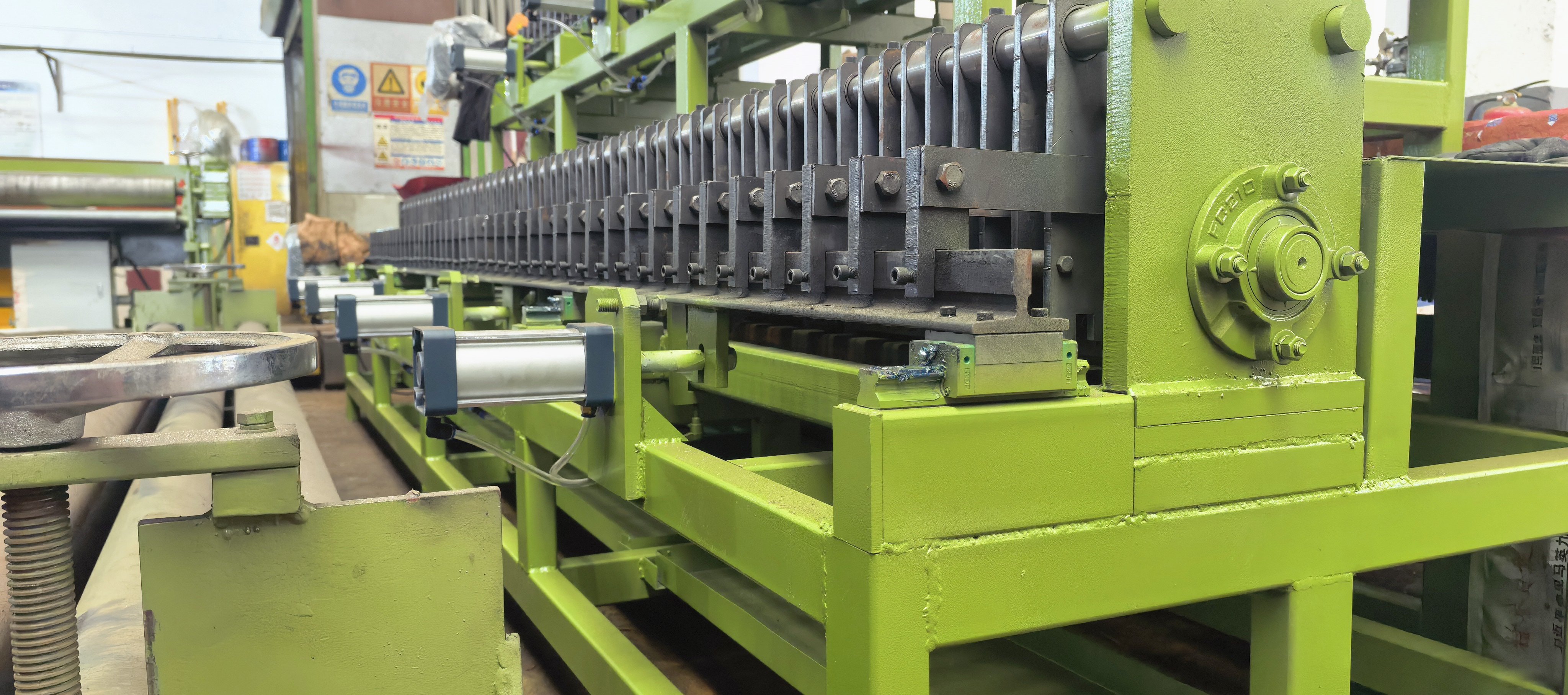Derniers blogs de l'entreprise sur Why Edge Winding Matters: The Benefits of a Reliable Gabion Basket Edge Winding Machine