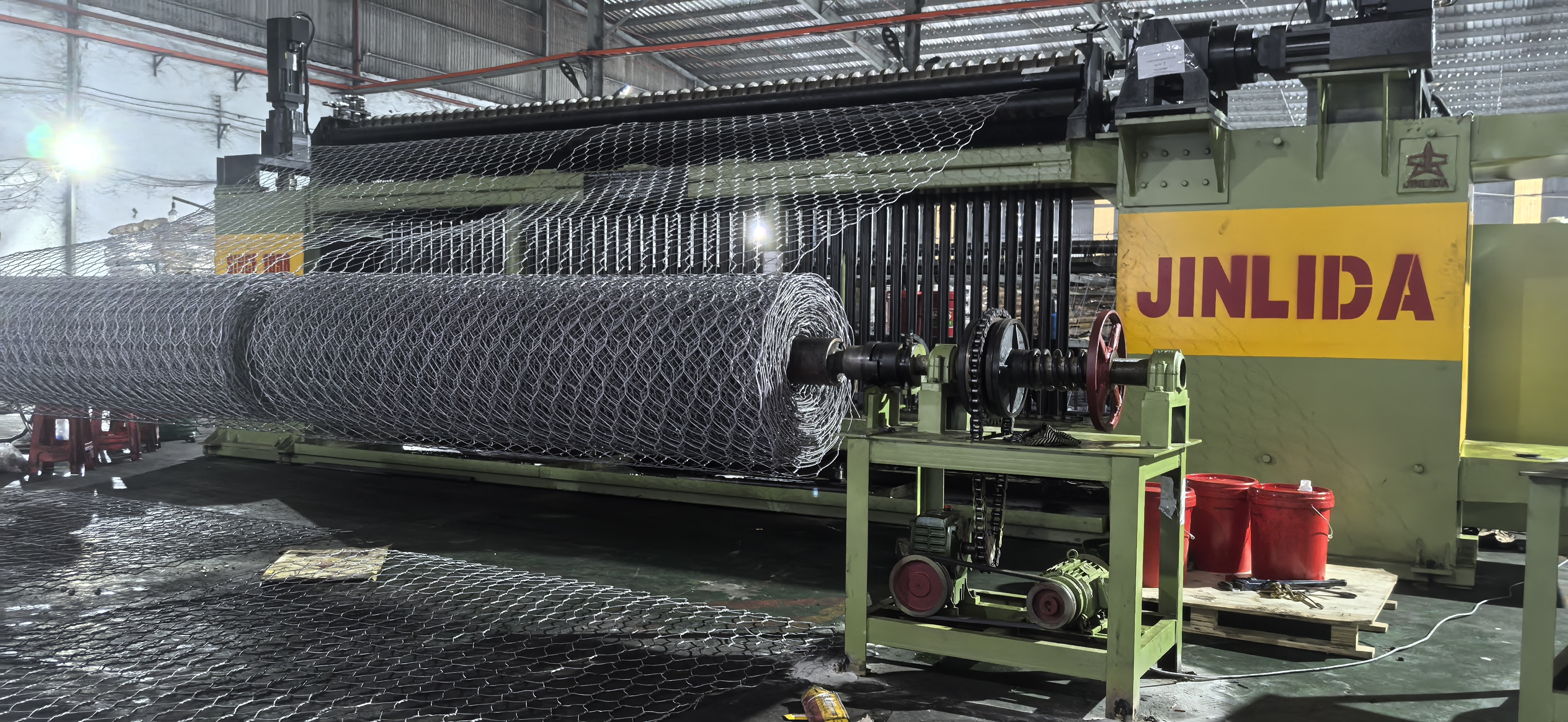 Derniers blogs de l'entreprise sur How to Reduce Wire Breakage on a Gabion Mesh Machine: A Practical Maintenance Guide