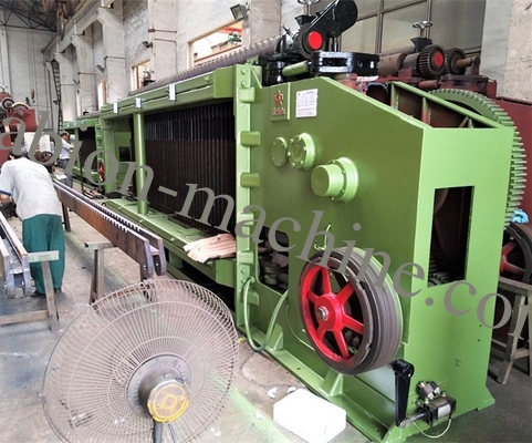 acheter Machine à mailles de gabion pour poulet 350-550N/Mm2 ± 3% Tolérance tissage tordu fabrication en ligne