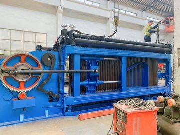acheter L'arrêt automatique trois tordent la maille de la machine 195m/h de 30kw Gabion a adapté la largeur aux besoins du client de 5000mm fabrication en ligne